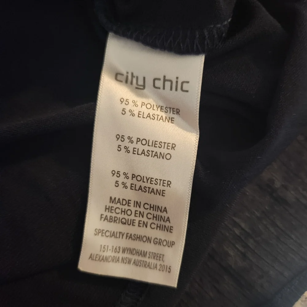 City Chic Cold Shoulder Top - Picture 8 of 9